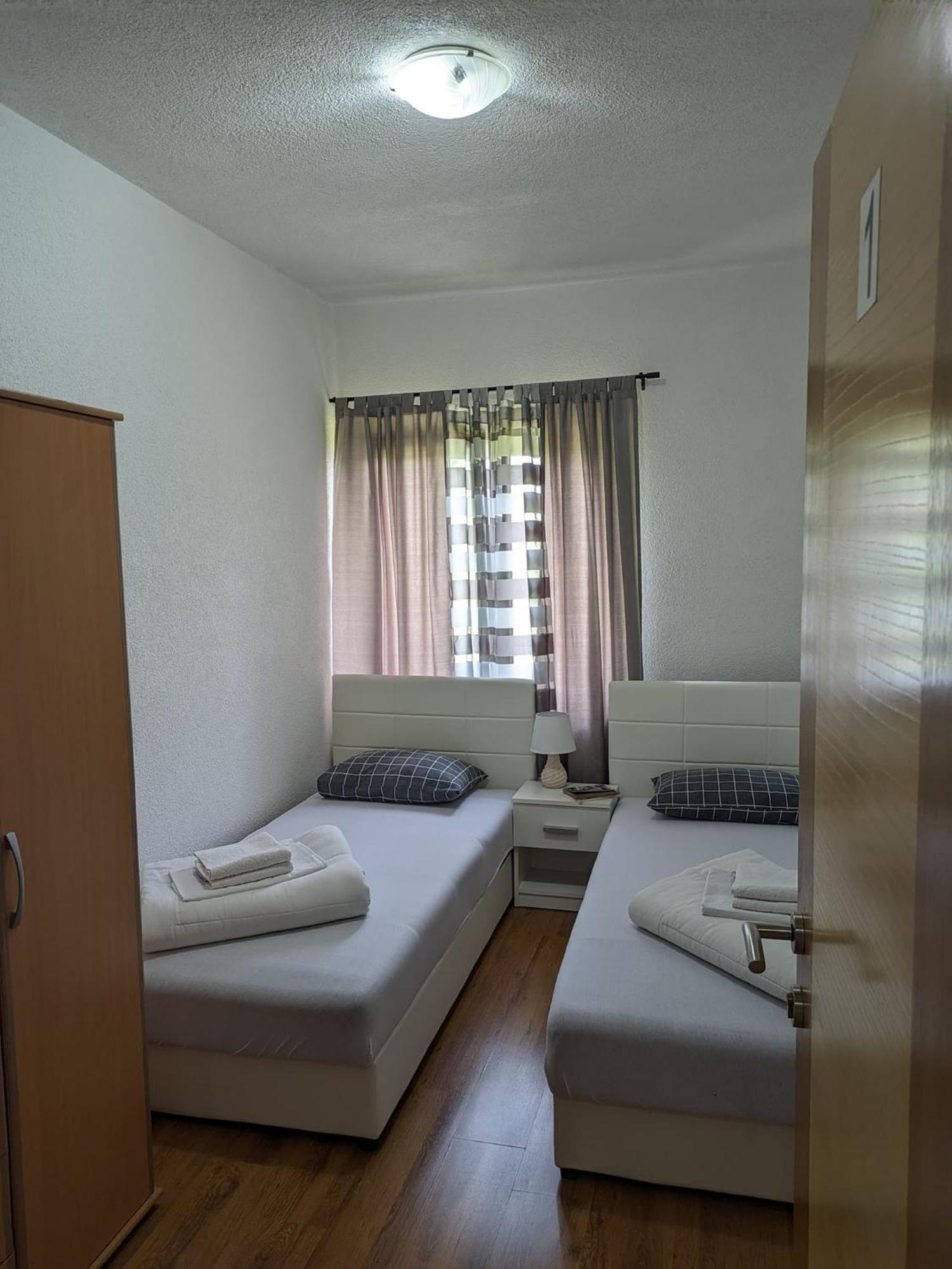 Vacation Home Keskic Velika Gata Екстериор снимка